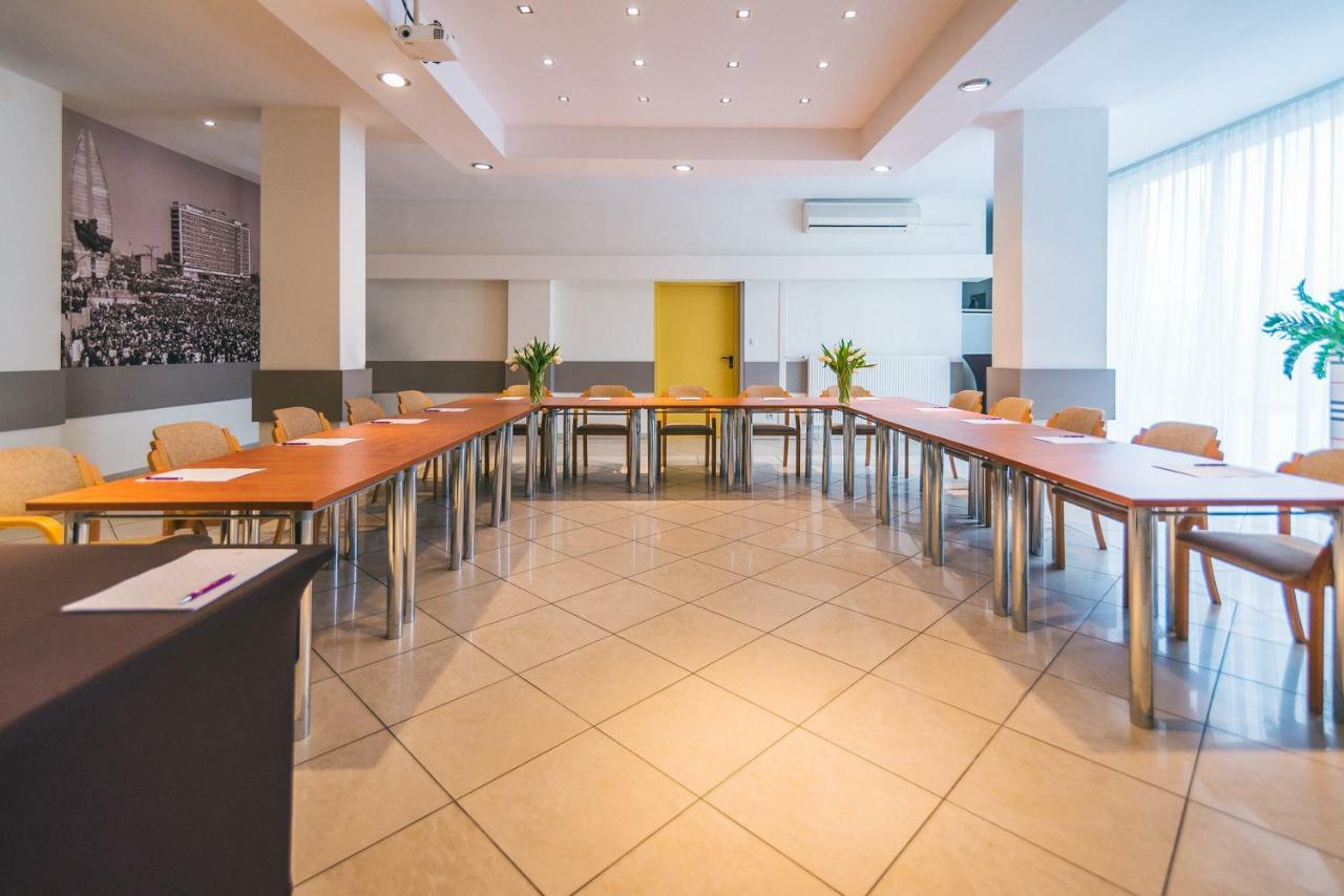 Hotel Forum Rzeszów Extérieur photo