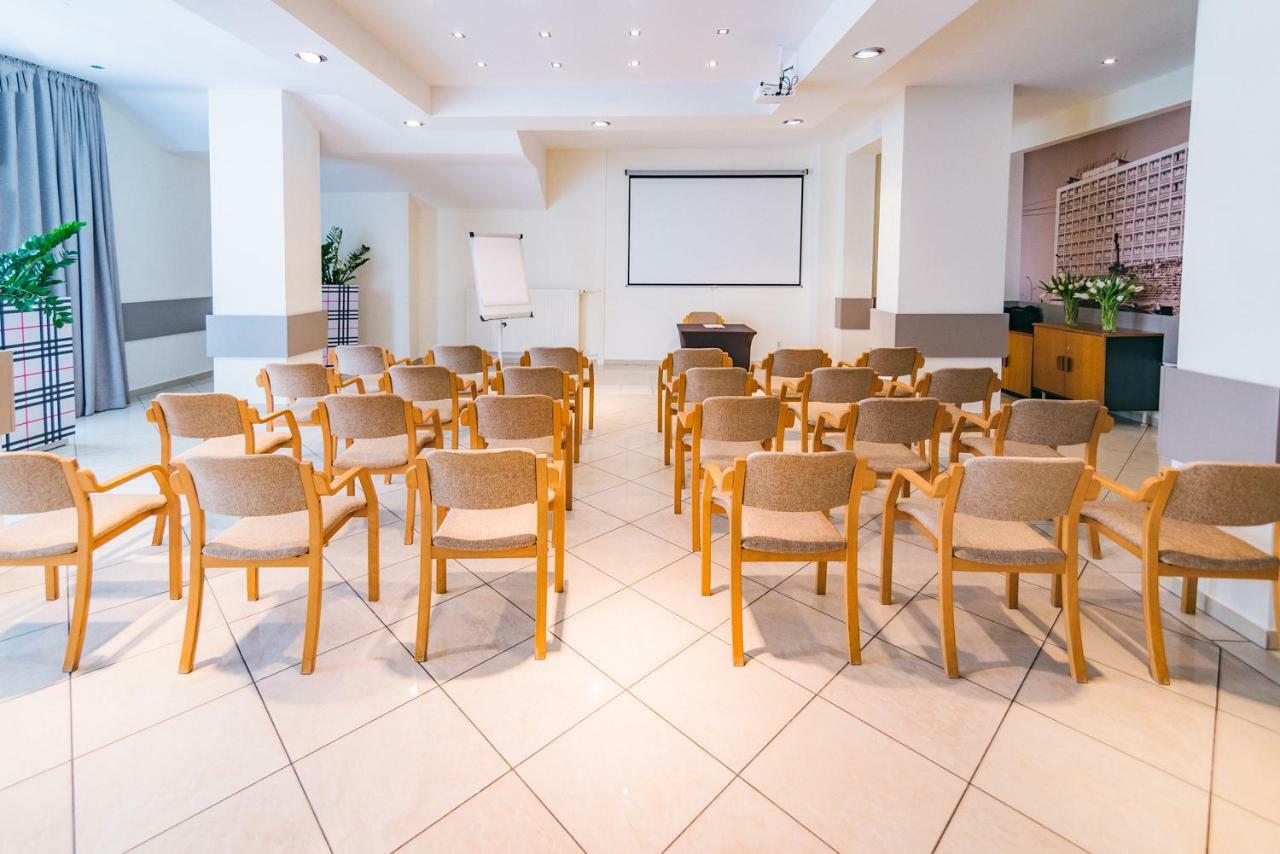 Hotel Forum Rzeszów Extérieur photo