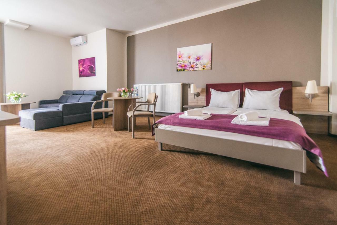 Hotel Forum Rzeszów Extérieur photo