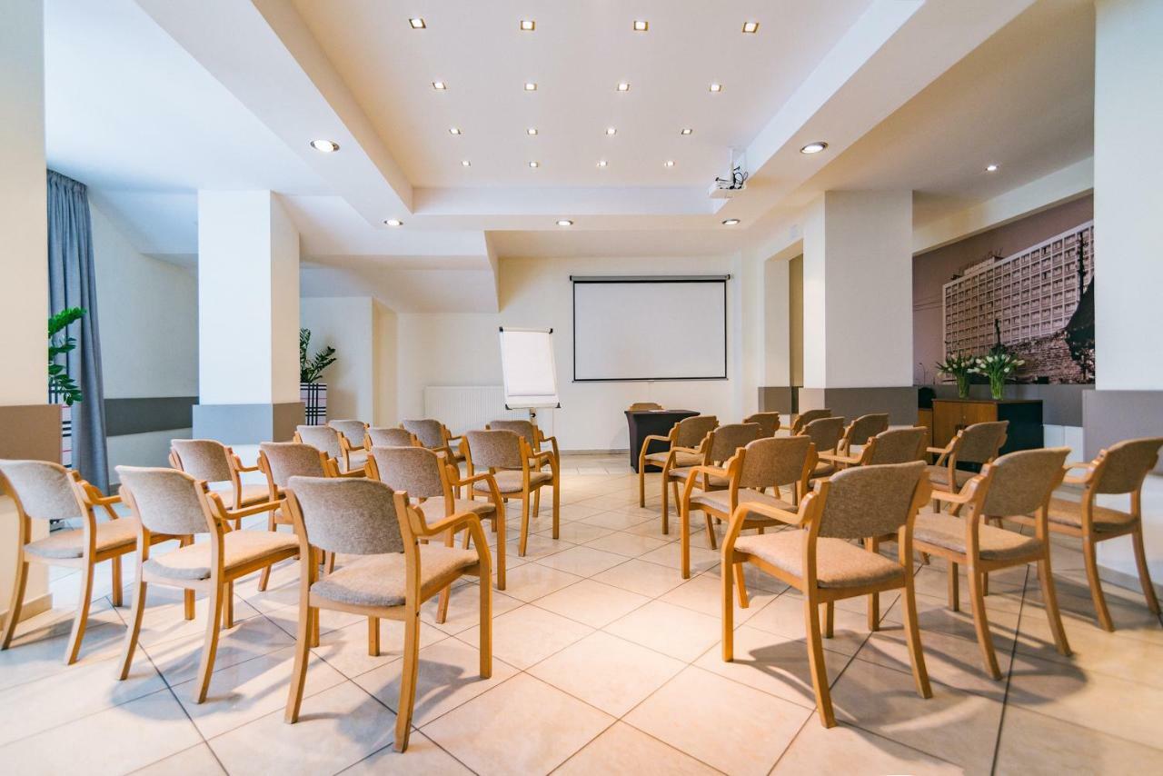 Hotel Forum Rzeszów Extérieur photo